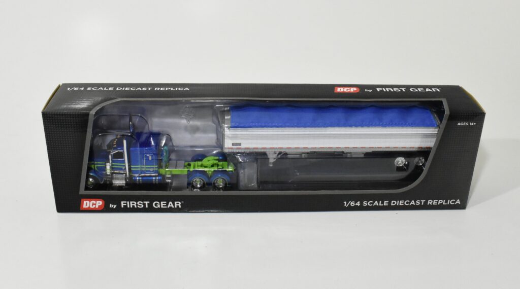 Modellino Peterbilt 389 In Scala 1:64 Con Letto Piatto - Colore Verde - Foto 2