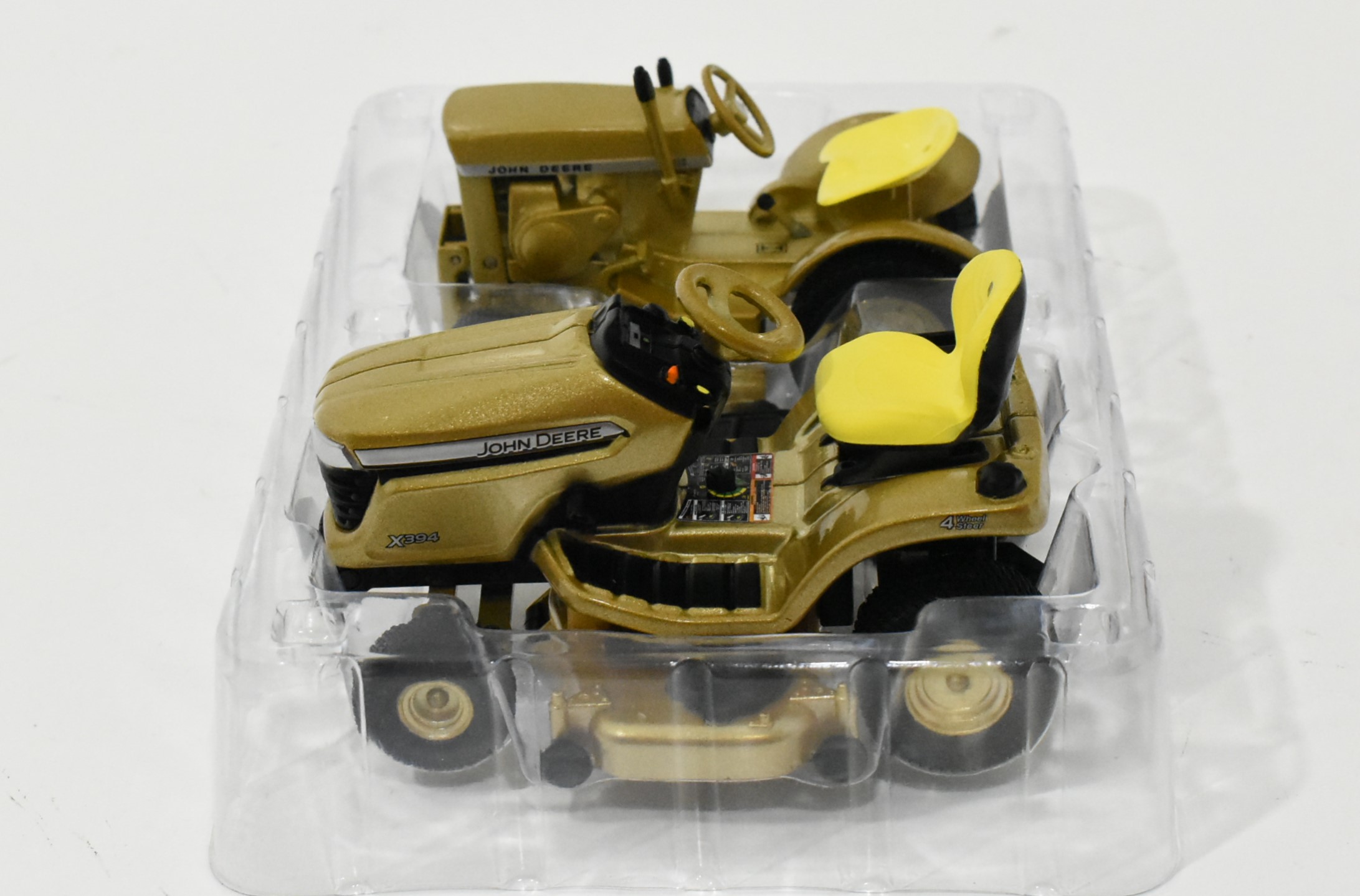 1/16 John Deere 110 60th Anniversary Set With 110 X394 Riding Lawn Mower,  Gold Painted Chaser