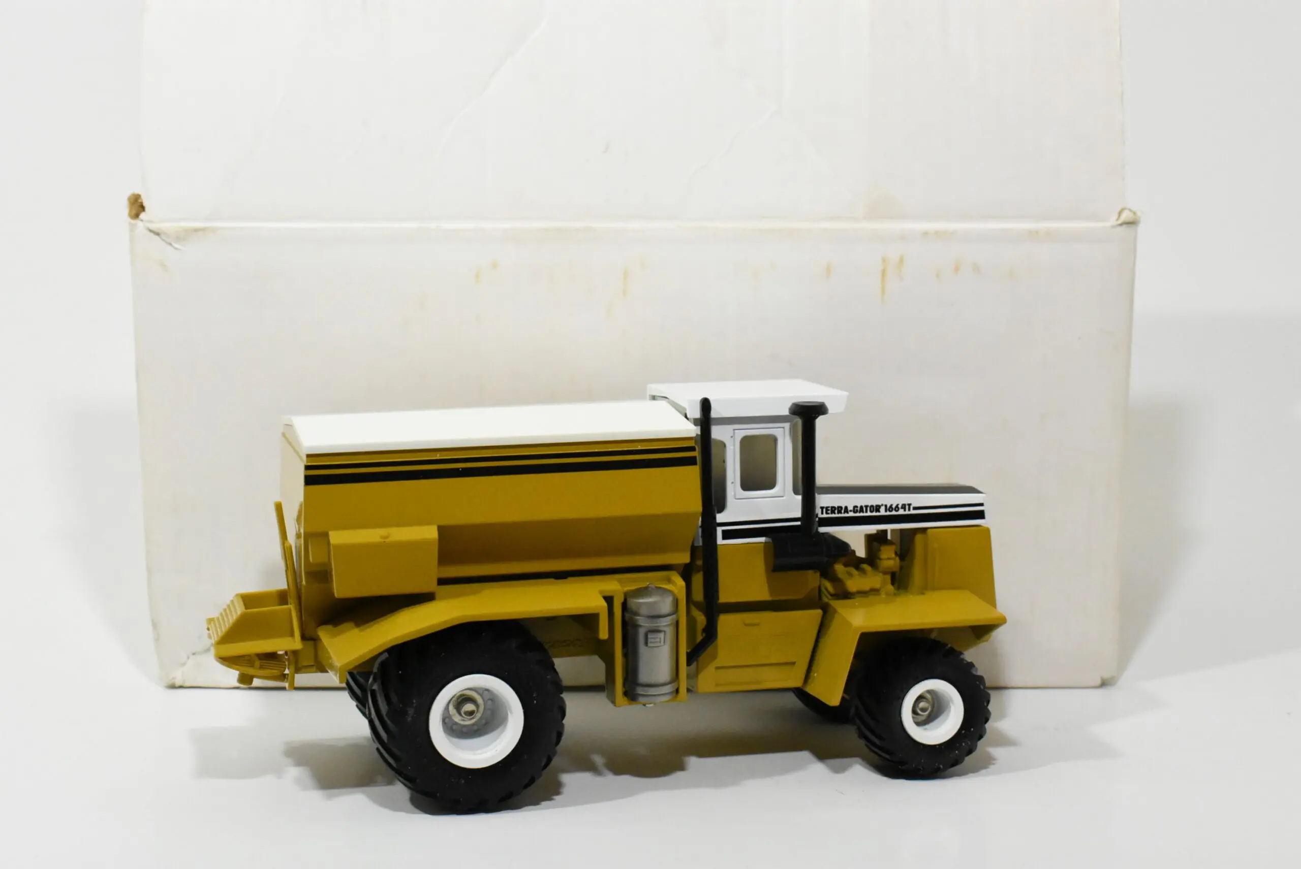 1/32 Ag Chem 1664T Terra Gator Self Propelled Sprayer With Dry