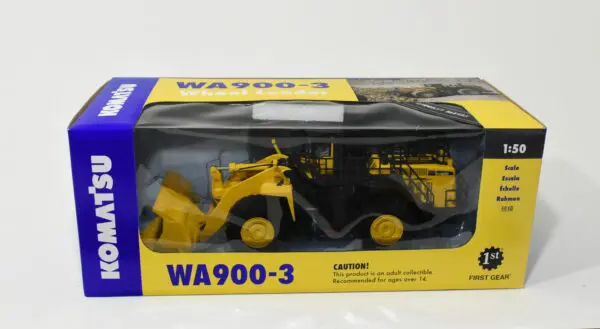 KOMATSU WA900-3 ホイールローダー（1/50スケール） 1/50 Komatsu WA900-3 Articulating Wheel Loader — Outback Toys