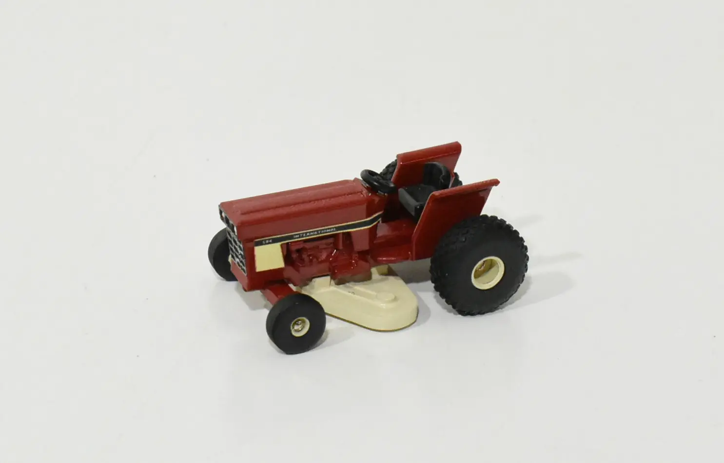 1/64 International Harvester 584 Utility Tractor With Belly Mower