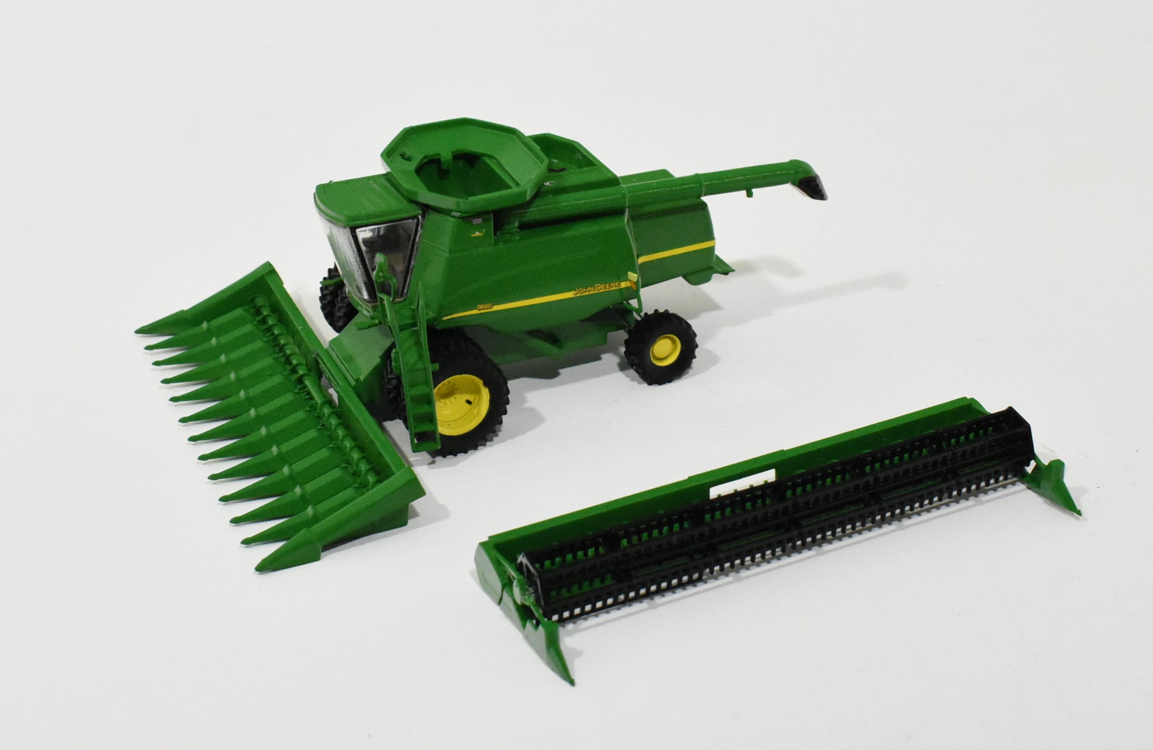 164 Custom John Deere 9660 Combine With Duals Corn And Grain Heads Daltons Farm Toys 0536