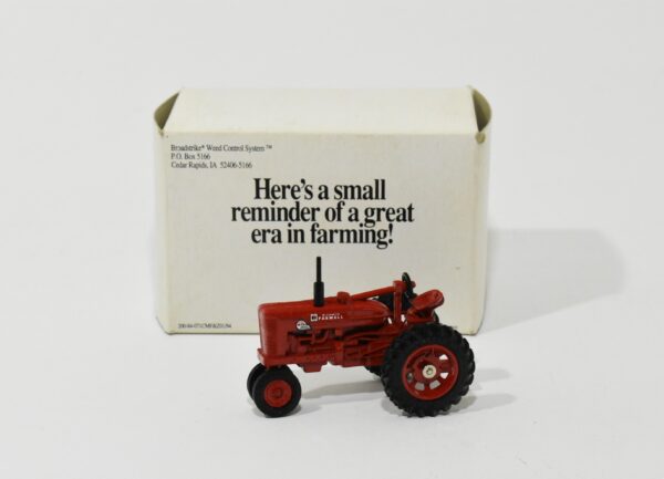 1/43 Farmall Super M-TA Tractor With Narrow Front, Broadstrike Chemicals