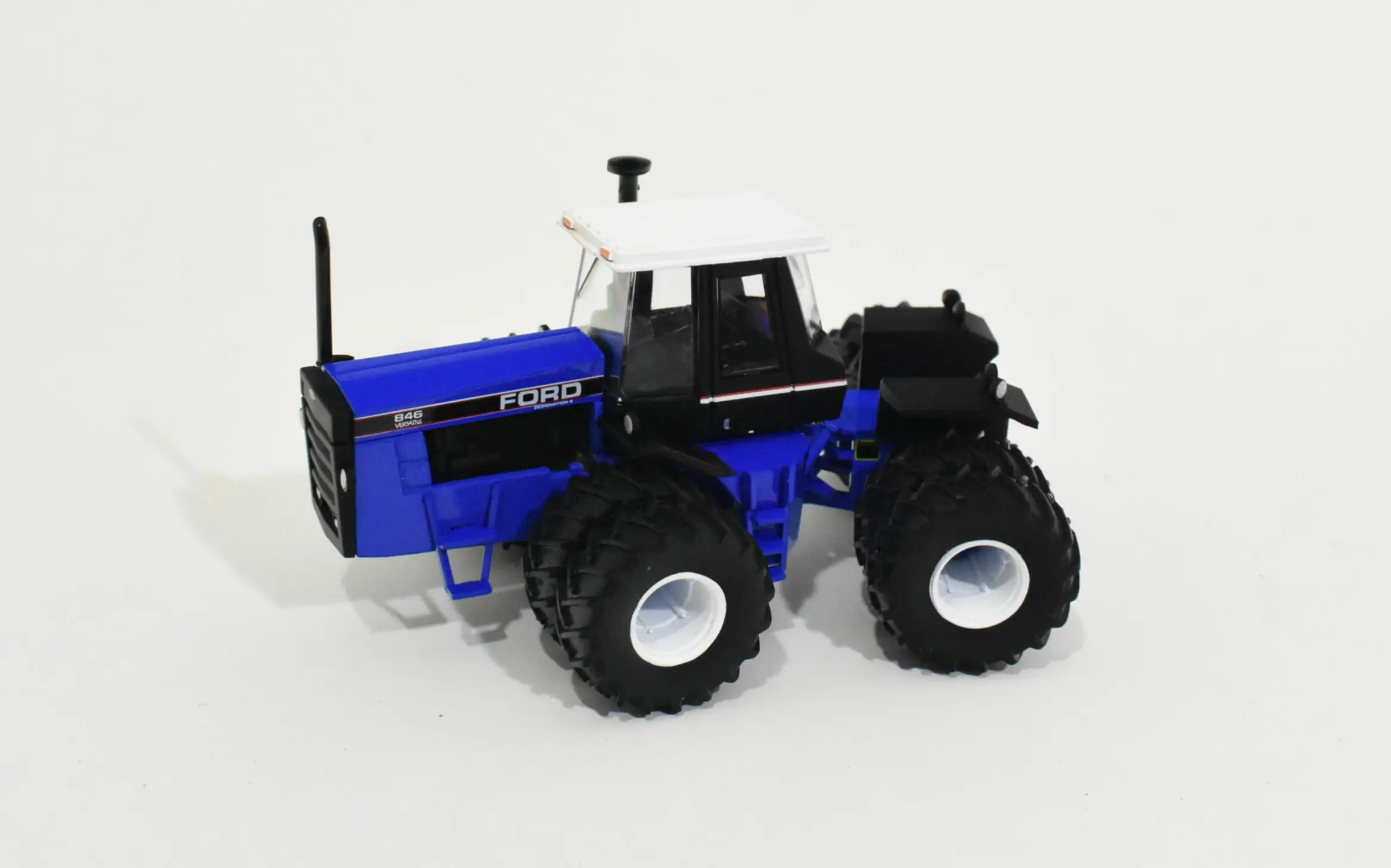 1/64 Ford Versatile 846 4wd Tractor With Duals - Dalton's Farm Toys