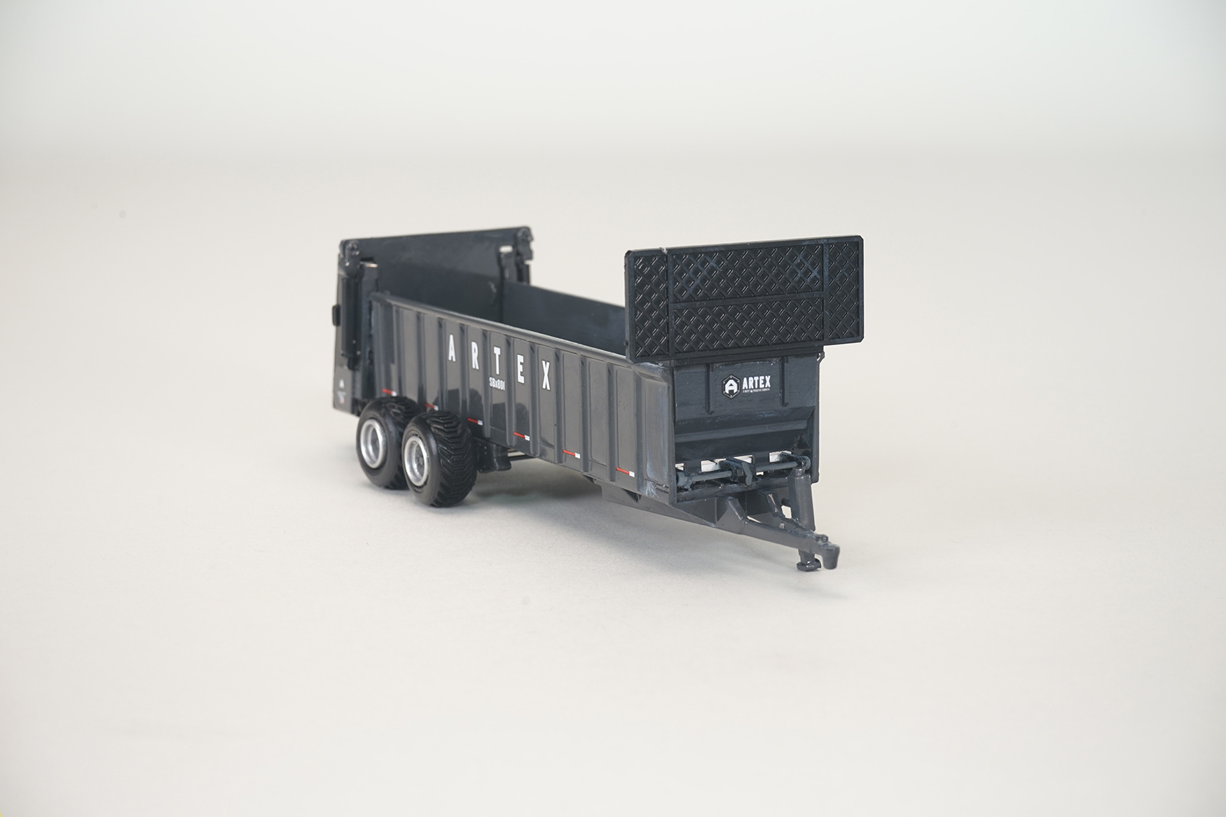 1/64 Artex SBX800 Tandem Axle Manure Spreader - Dalton's Farm Toys