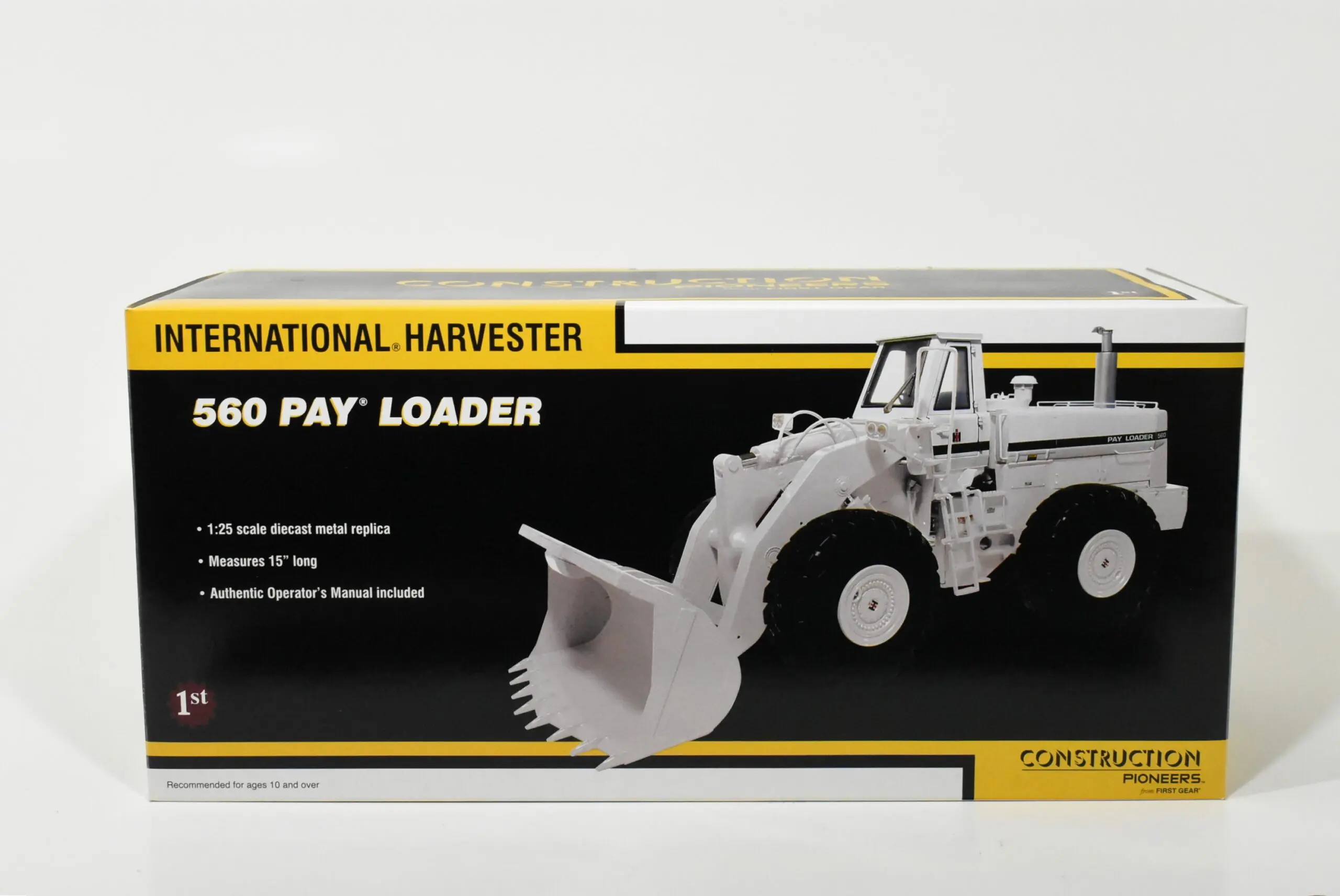 1/25 International Harvester 560 Pay Loader, White - Dalton's Farm