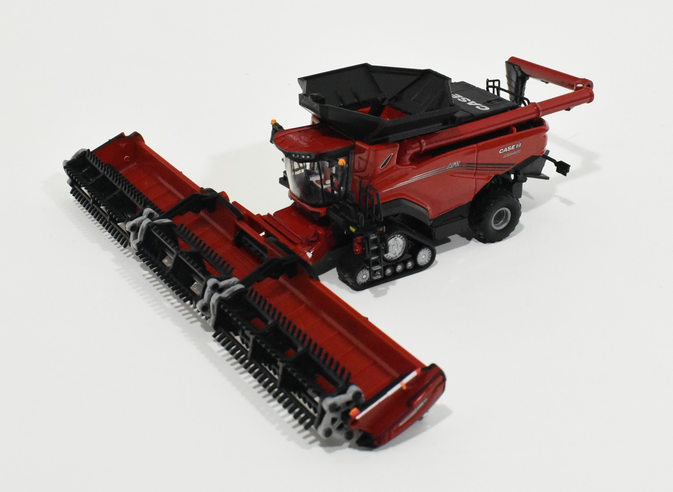 1/64 Case IH AF11 Combine With Tracks, Folding Corn Head & Draper