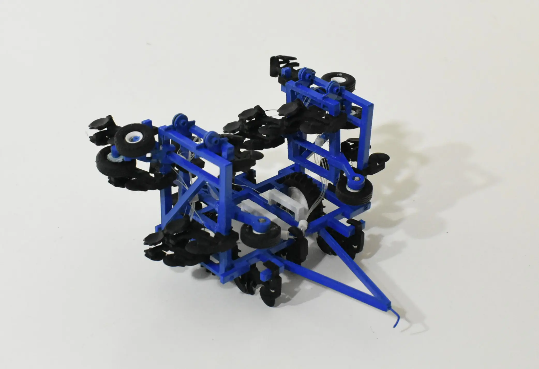 新品　DEEDS PRODUCT シエーナ型S334 ロイヤルブルー 1/64 Custom Blue Jet 19 Knife Anhydrous Applicator With Folding