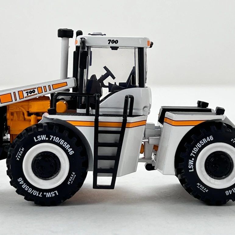 1/64 Big Bud 700 Constuction White 4wd Tractor Titan Single Tires