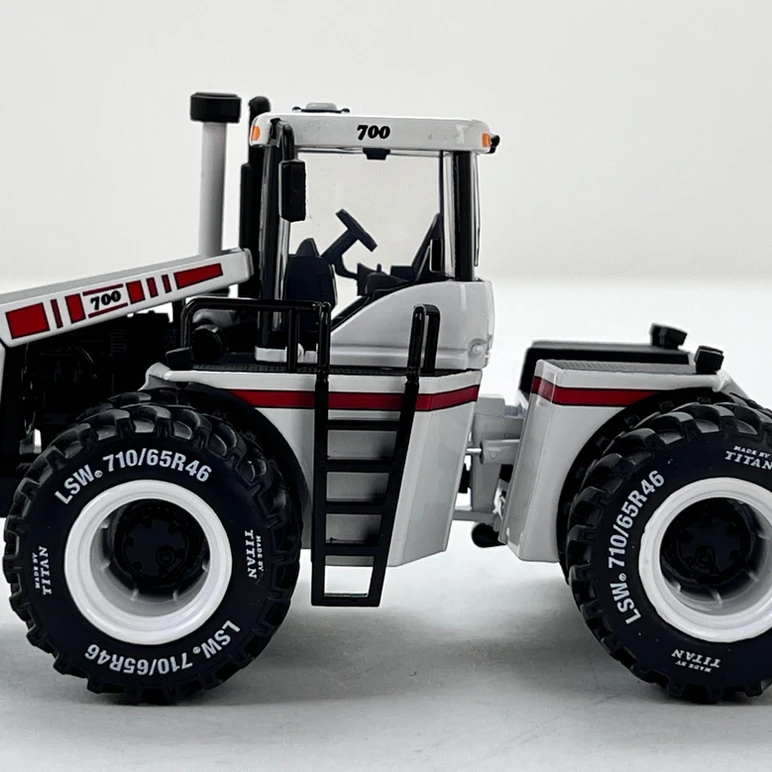 1/64 Big Bud 700 Agriculture White 4wd Tractor With Titan Dual