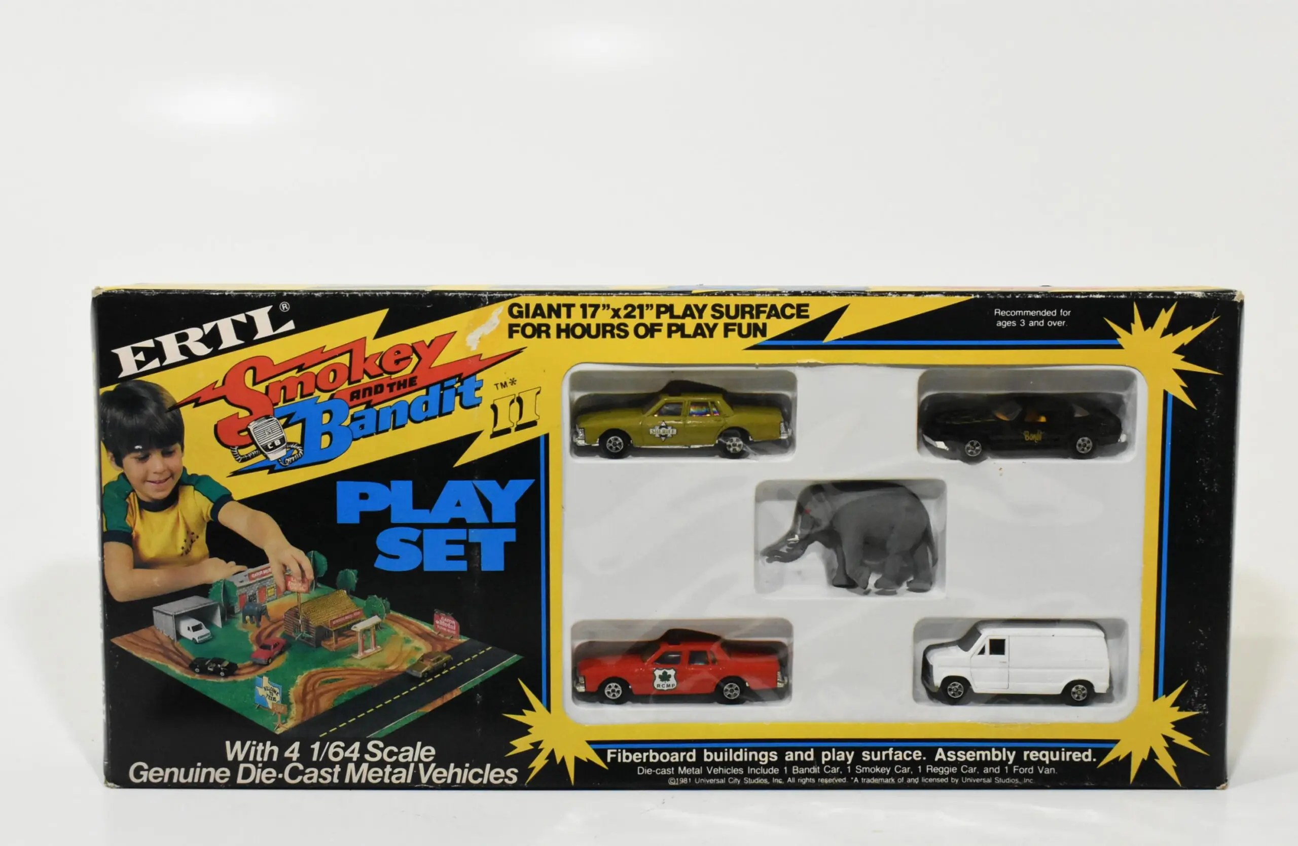 Smokey and the Bandit II ダイキャストカーセット 1/64 Smokey & The Bandit II Vintage Ertl Play Set - Dalton's Farm Toys