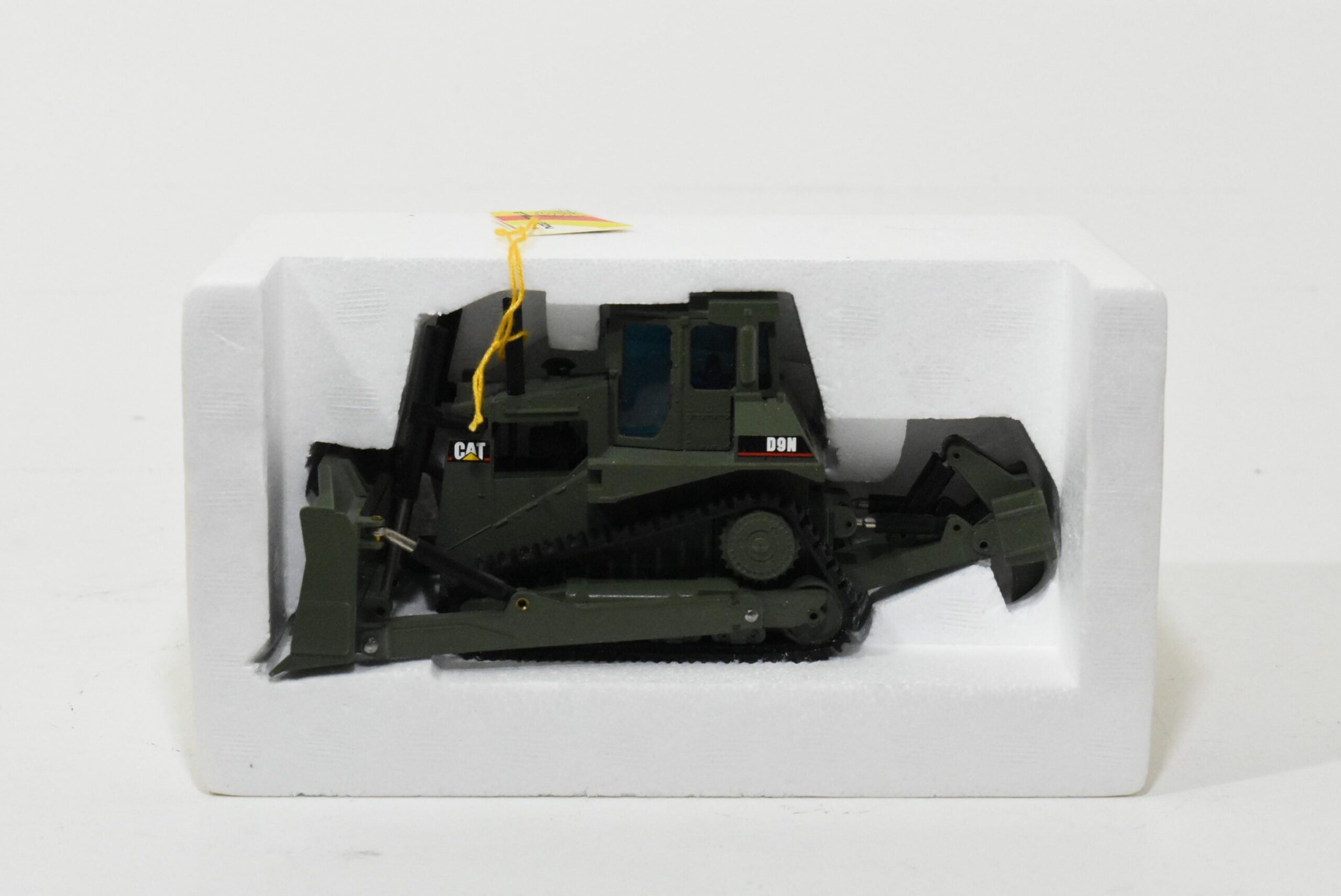 1/50 Cat D9N Military Track Type Tractor With Blade & Ripper - Dalton's ...