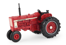 1/64 International Harvester Farmall 806 Tractor With Narrow Front & Clamshell Fenders
