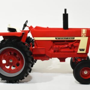 1/8 International Hydro 100 Tractor With Wide Front