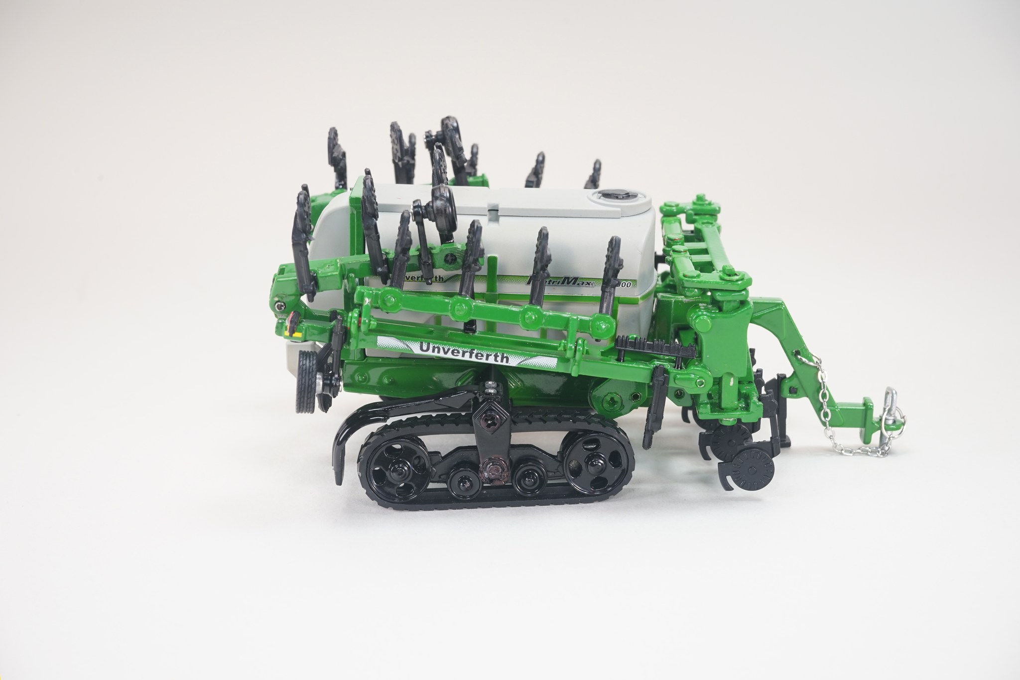 1/64 Unverferth Nutrimax 2600 Applicator With Tracks, Green