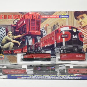1/87 Case IH HO Train Set With Farmall M Tractors