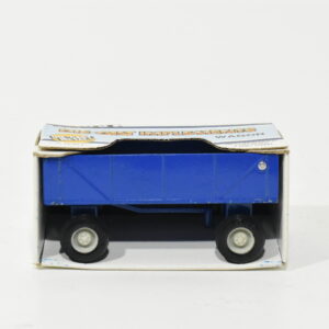 1/32 New Holland Farm Wagon