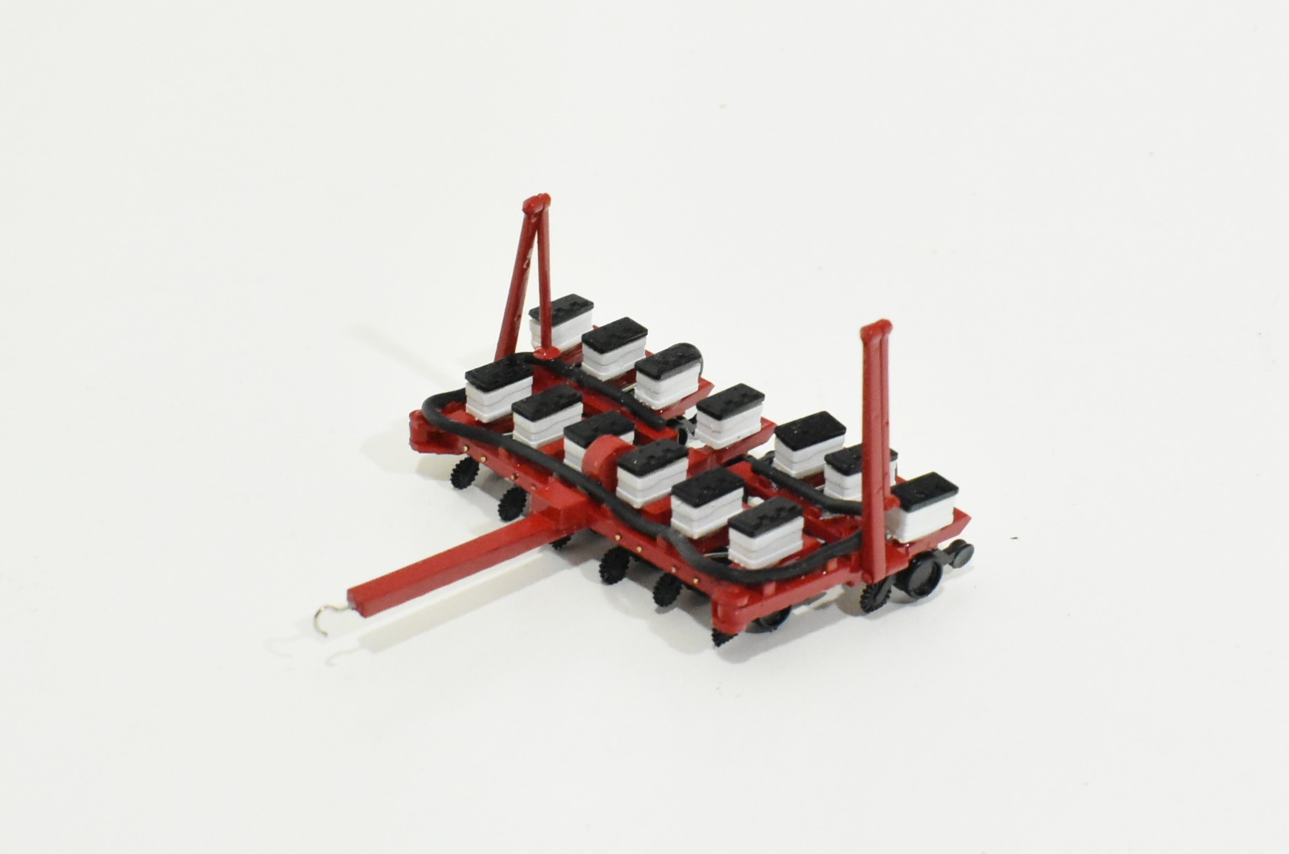 ハーディ ホワイトルースターデカンター 1/64 Scratch Built White 6242 12/13 Row Planter - Dalton's Farm Toys