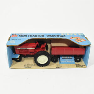 Vintage 1/32 International Harvester 656 Tractor & Wagon Set In Blue Box