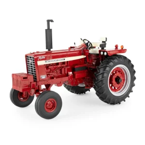 1/16 International Harvester 826 Hydro Tractor With Wide Front