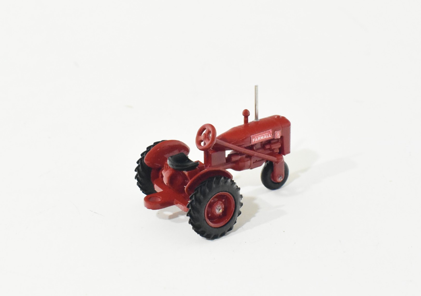 1/64 International Harvester Farmall B Tractor With Single Front Wheel - Image 2