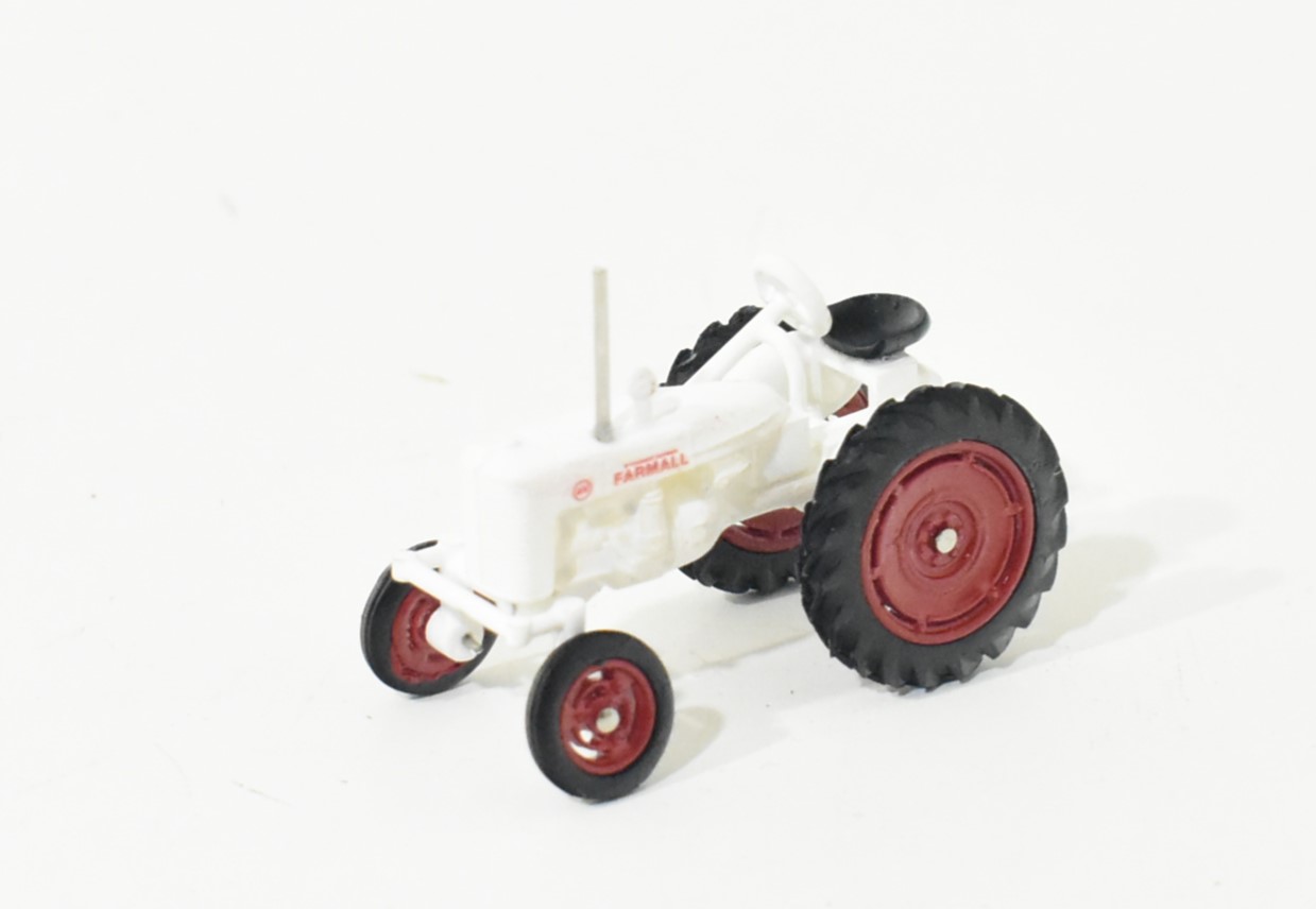 1/64 International Harvester Farmall AV Hi Crop White Demonstrator Tractor