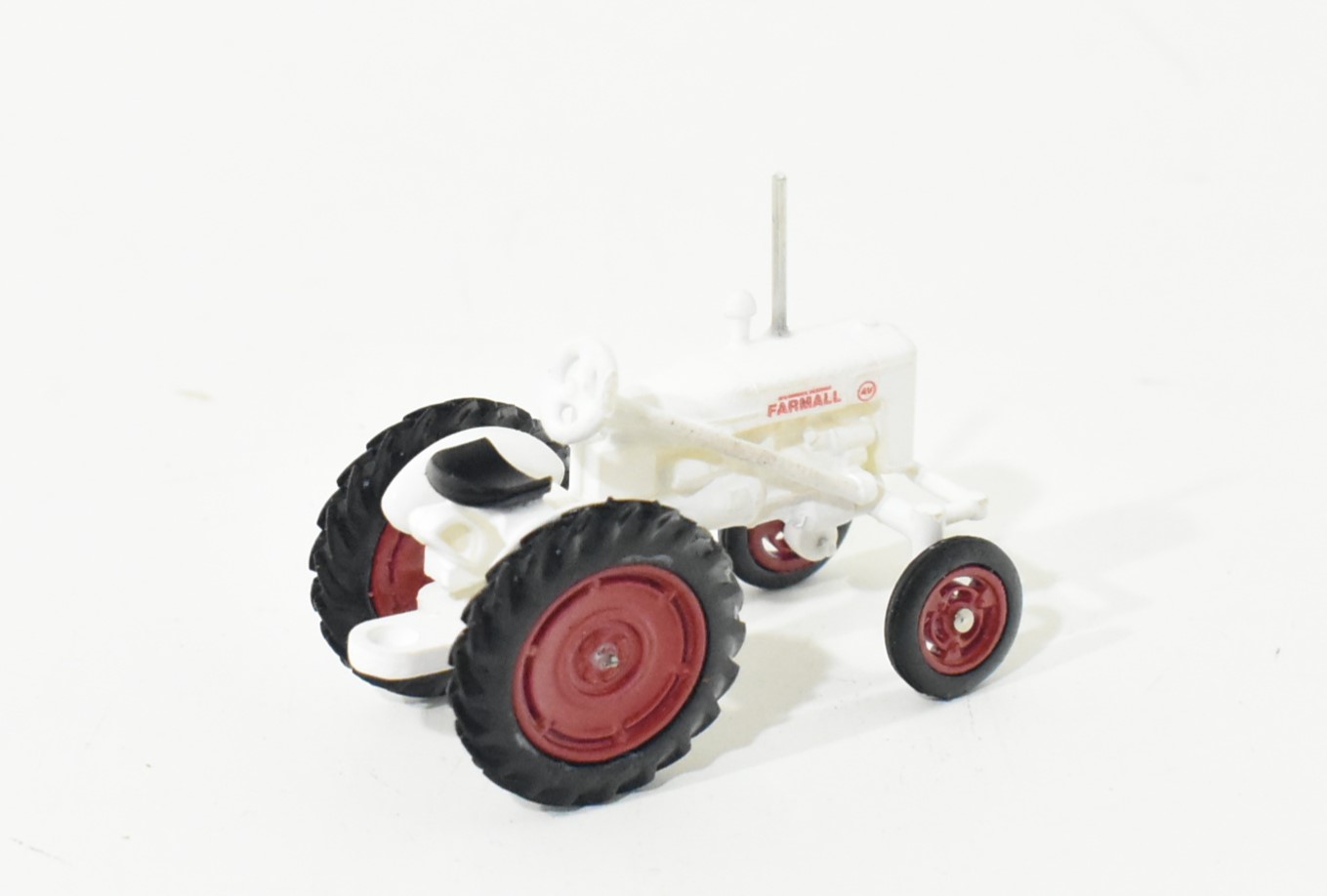 1/64 International Harvester Farmall AV Hi Crop White Demonstrator Tractor - Image 2