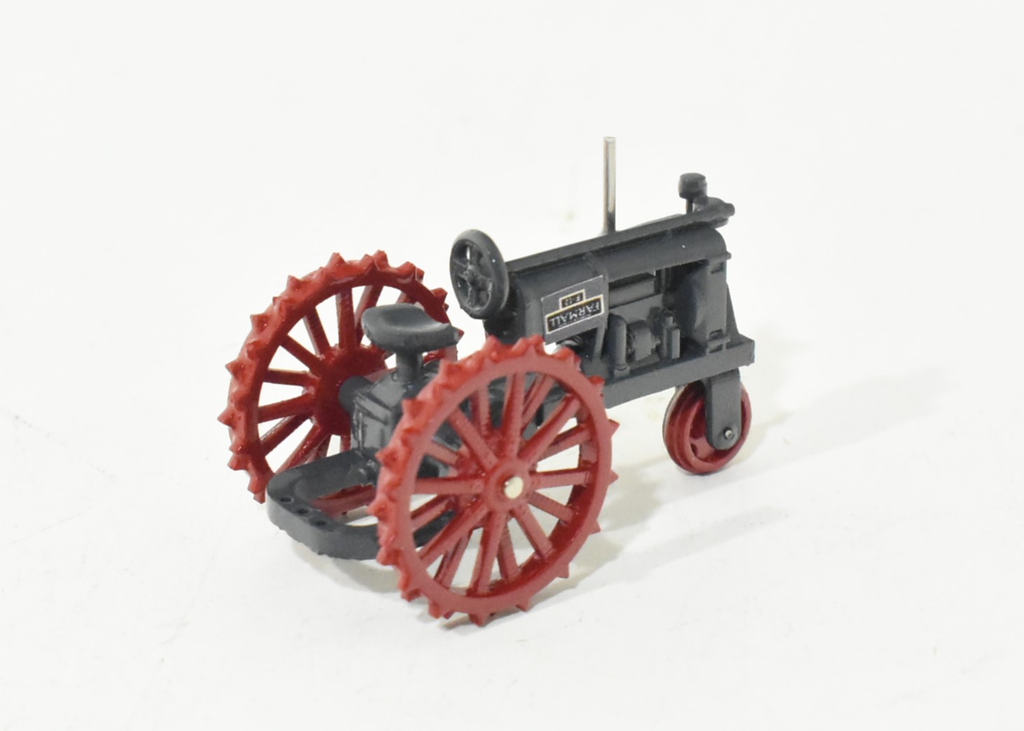 1/64 International Harvester Farmall F-12 Tractor Gray On Steel With Single Front Wheel - Image 2